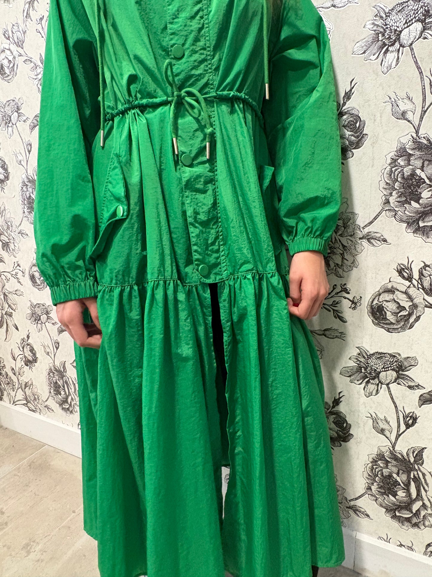 Trench vert volanté